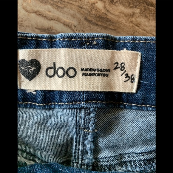 doo AUSTRALIA DISTRESSED DENIM SHORTS SIZE 28 - Picture 5 of 7